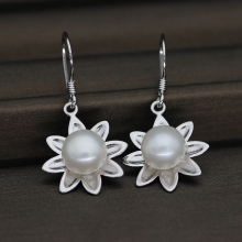 Pure Hand Made Nature Freshwater Pearl Earring