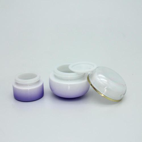A 30g cosmetic glass bottle