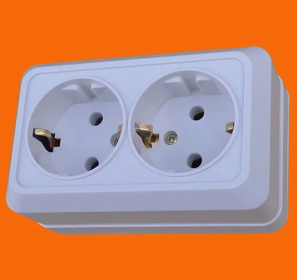 Розетка двойная без заземления белая