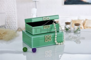 Ornamental Elegant Shape Pretty And Colorful Miror Jewelry Box