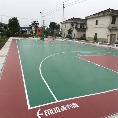 Piso enrollado de la cancha de baloncesto