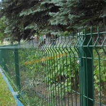 Hot dipped galvanized curved welded wire mesh fence