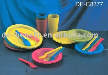 plastic dinnerware