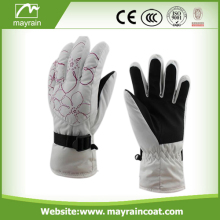 The Warmest Ski Gloves Use In Ultralow Temperature