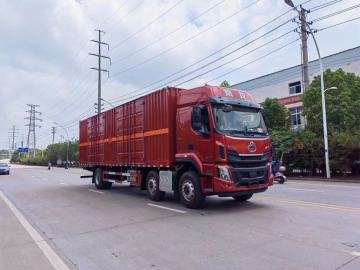 Dongfeng Liuqi small three axle flammable liquid van