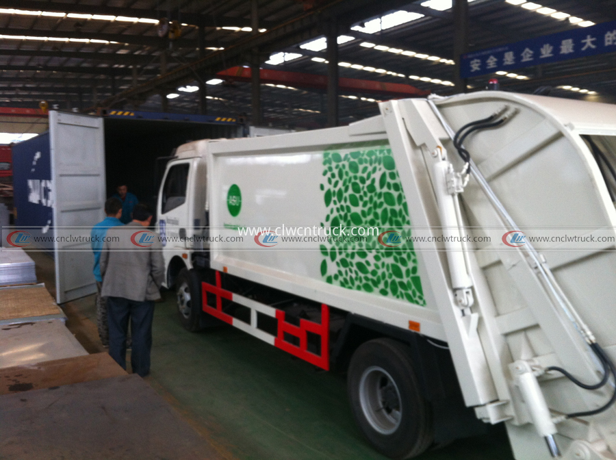 waste compactor truck