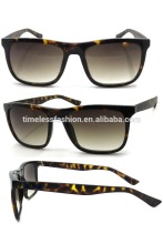 classic shape sunglasses with demi color