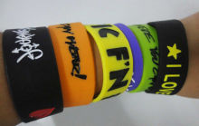 Customize 1 Inch Silicone Wristbands , Sports Silicone Bracelets