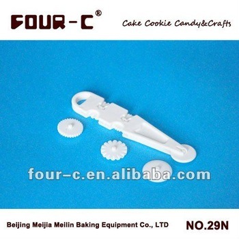 Newest embossing roll cutter , classic fondant cake tools
