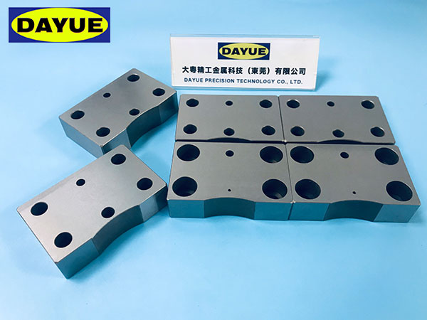 Wire-cut high-precision square steel plates