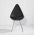 Réplica estofada da cadeira da gota de Arne Jacobsen do projeto dinamarquês
