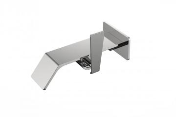 Wall mounted waterfall bath taps