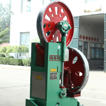 Movable log cutting vertical bandsaw mill portable