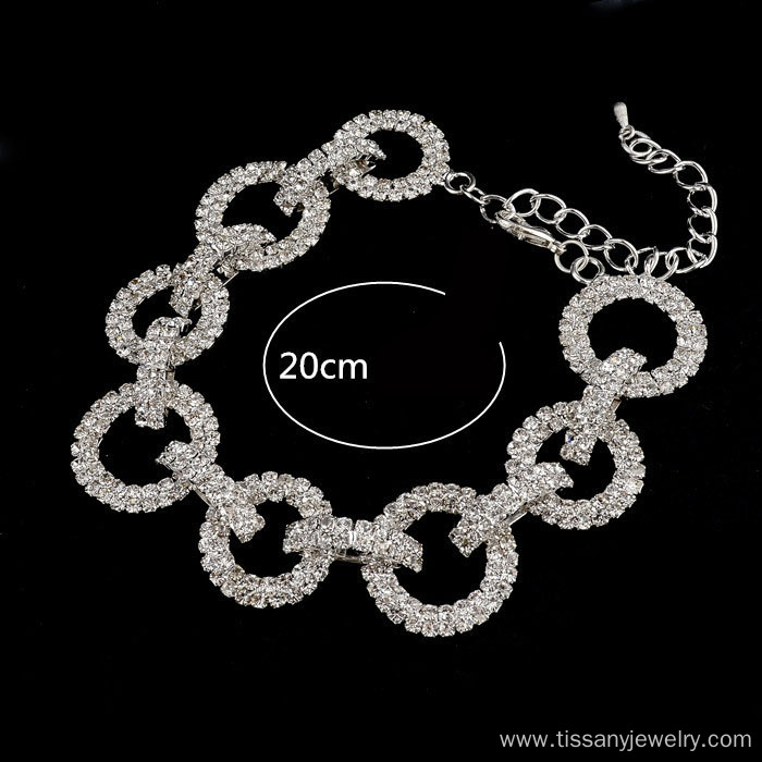 Jingling wedding bracelets and classic design