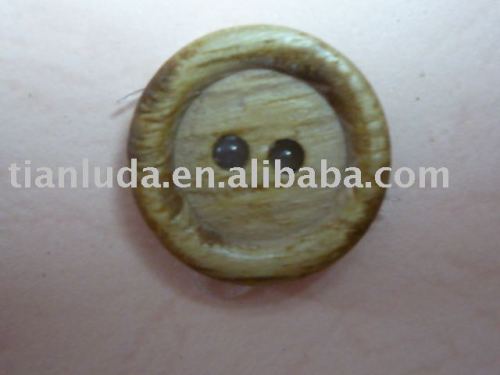 2 holes round wood button