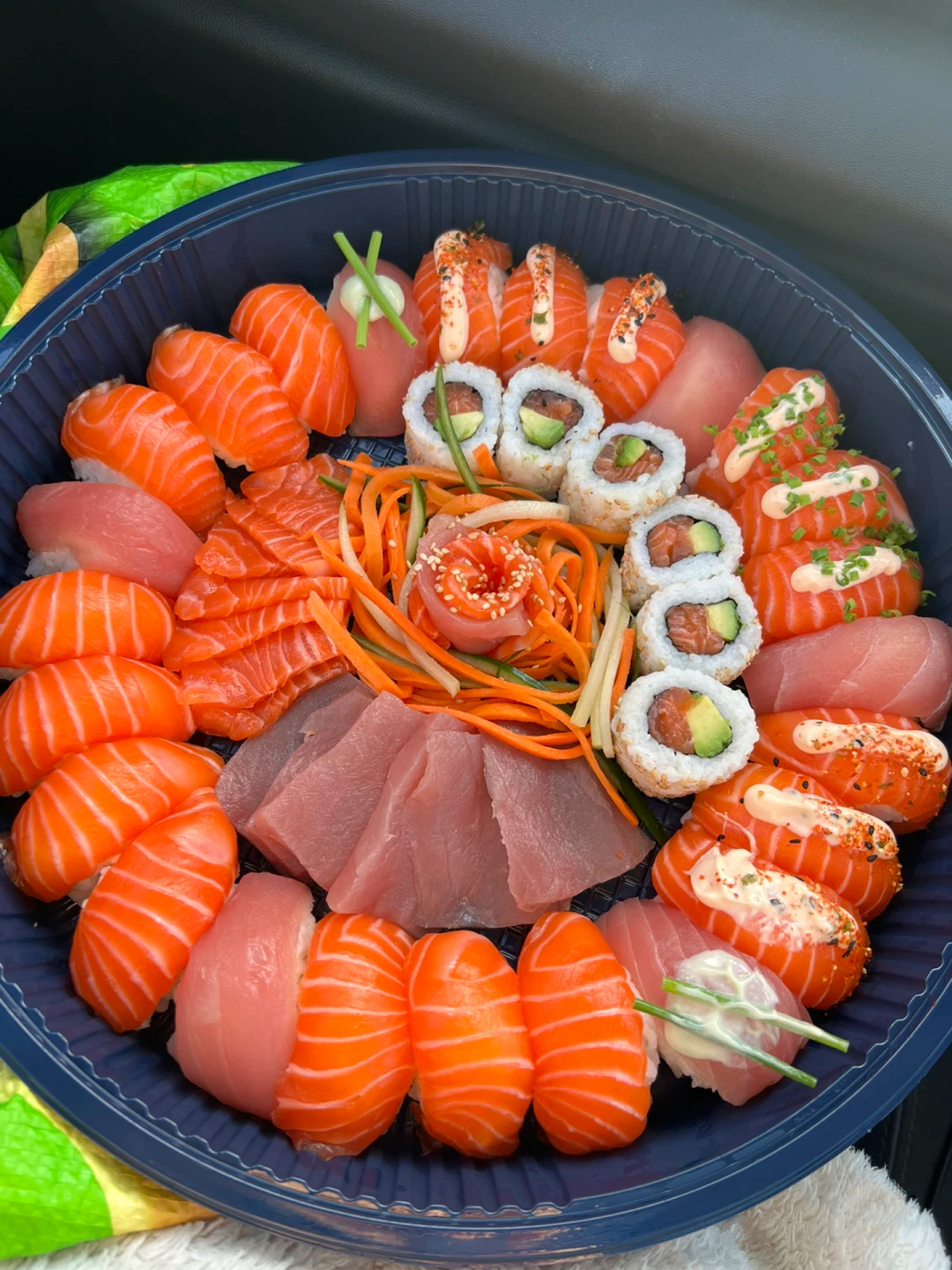 round party sushi tray