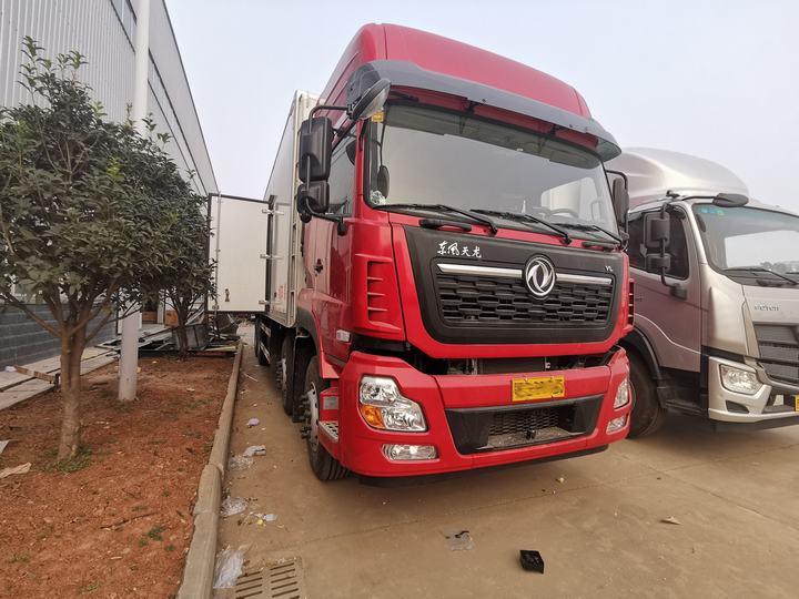 Dongfeng 6x4 نقل اللحوم شاحنة مبردة للبيع