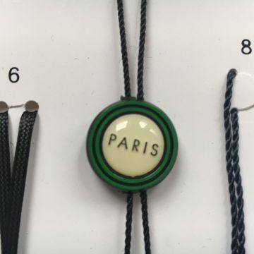 Cardstock-tags met touwtje voor kledingstuk