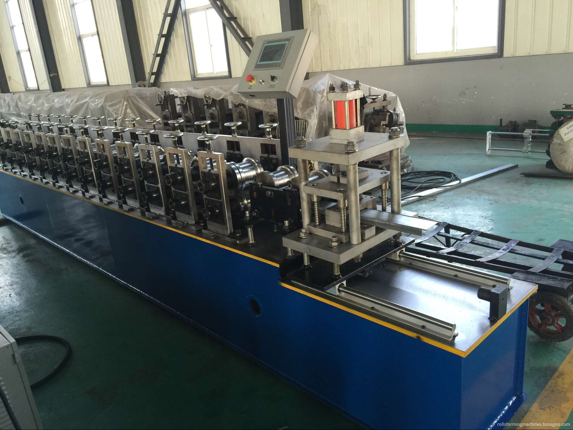 Shutter door U channel making machine (2)