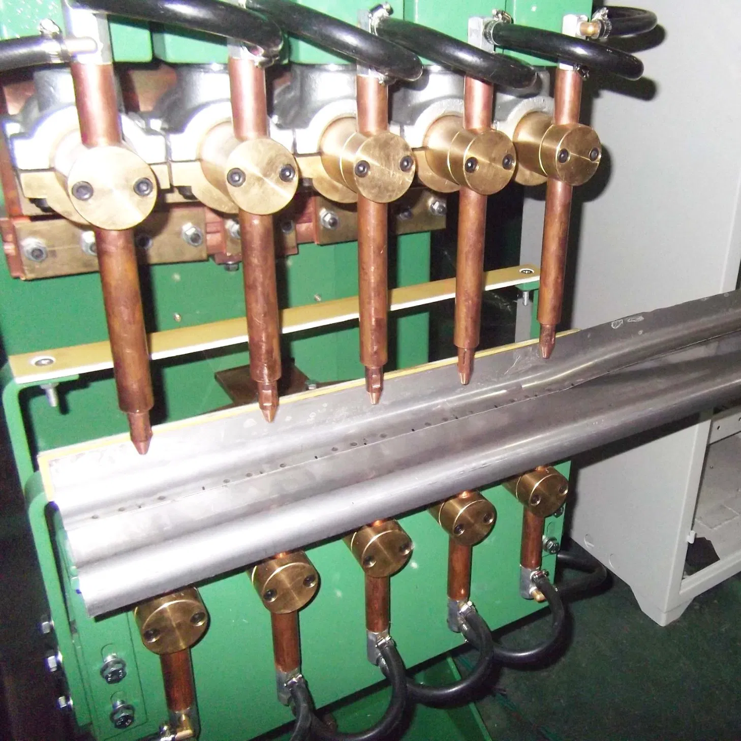 Hochleistungs-Mehrkopf-Widerstandspunktschweißmaschine