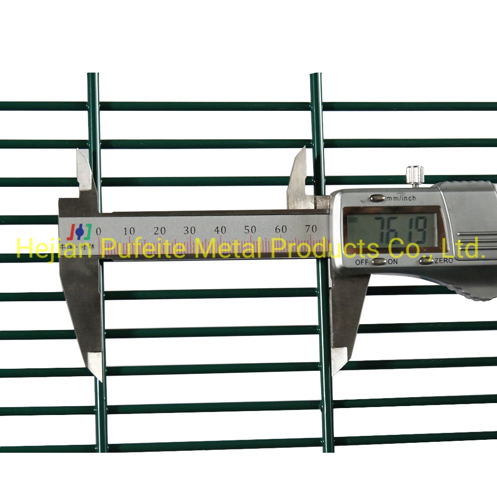 Green Color 2.1m Anti Climb Mesh Clear View Security Fence.