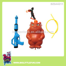 Toy water gun with backpack