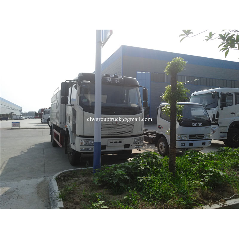 190hp دونغفنغ شاحنة تنظيف شاحنة الرش