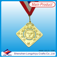 Medallón Medial Prismatico de Oro