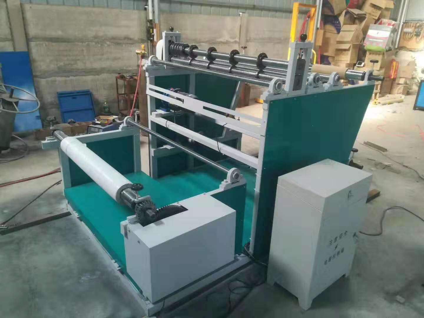 Meltblown fabric slitting and rewinding machine