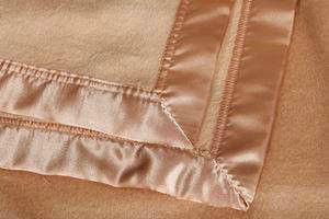 100% Natural Silk Throw Blanket With Silk Trim , Warm Silk Fleece Luxury Blankets On Sofa