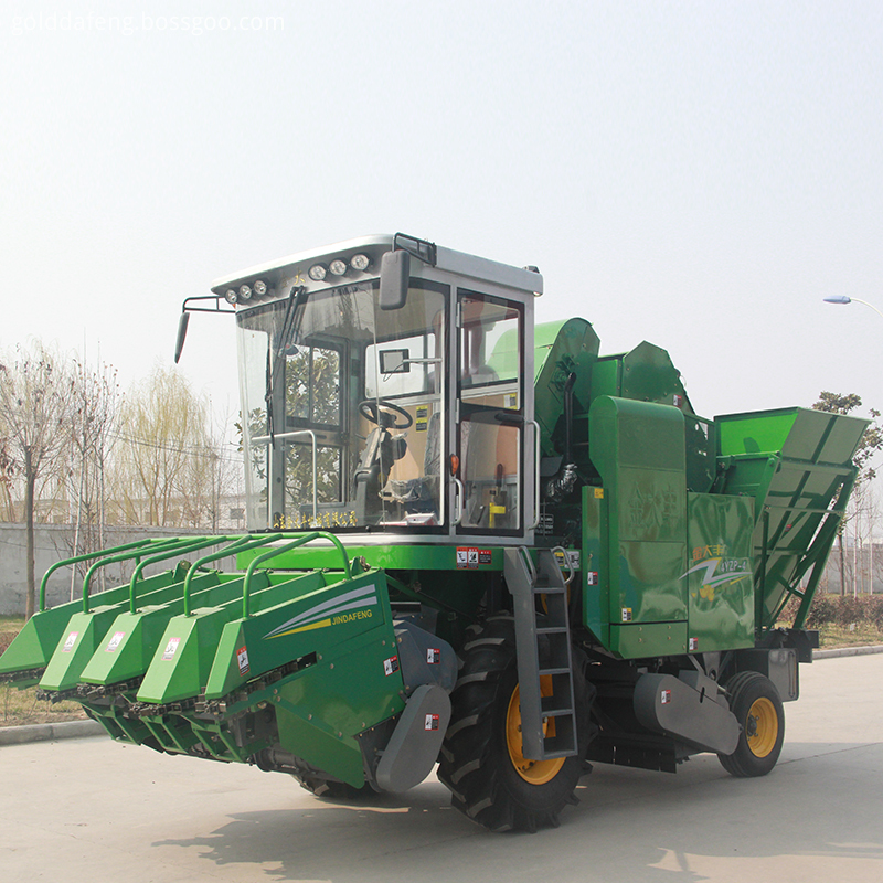 4 rows corn harvester