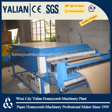 Honeycomb paper core expanding machine with cutter inside