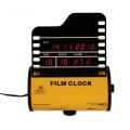 Reloj digital de película en escritorio, versión A