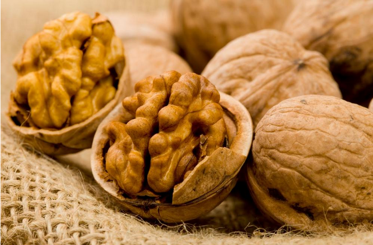 Walnuts Benefits and Dangers