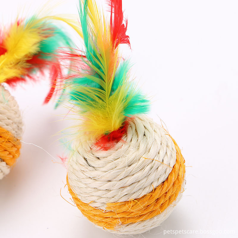 Amazon Hot Selling Cat Sisal Ball Toys Pet Grinding Claws Toys With Feather