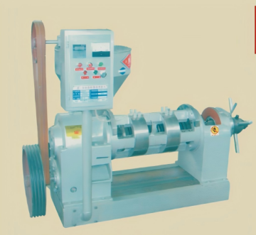 Temperature control oil press of oil mill operation