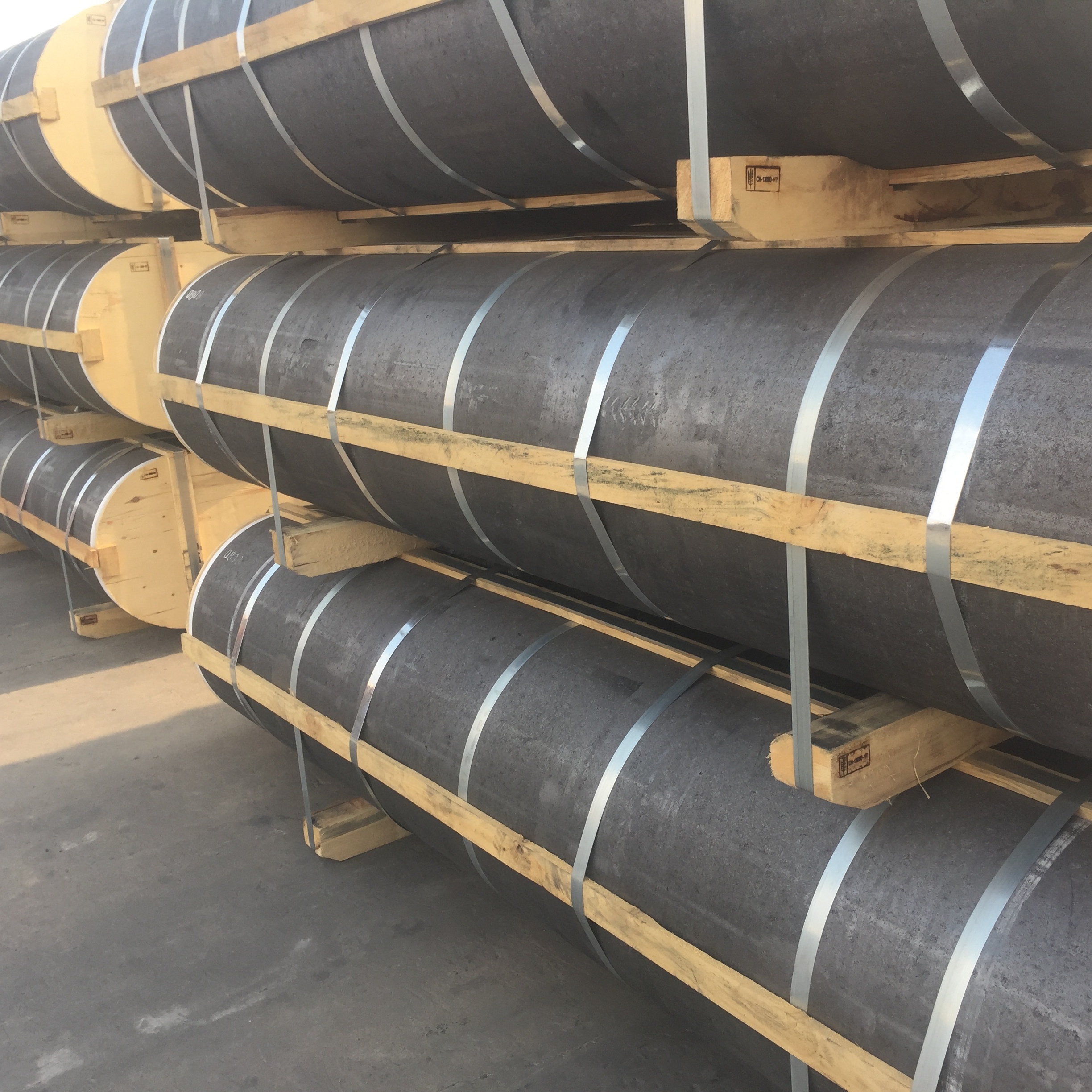 UHP graphite electrode low resistance with high bulk density