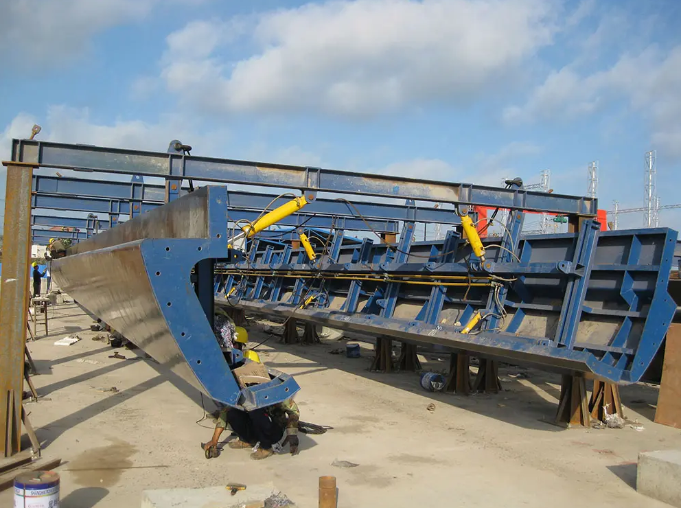 Éléments de pont préfabriqués et poutres en béton