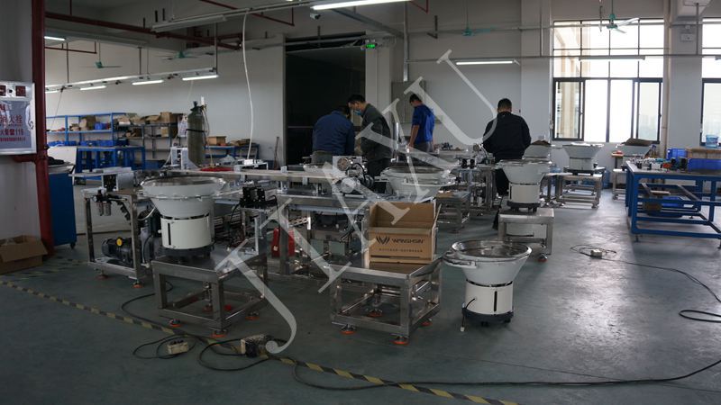 Automatic molding machine for oil painting stick