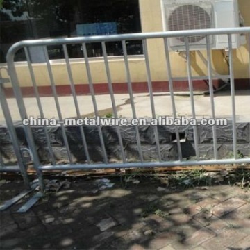 Crowd pedestrian barrier manufacturer