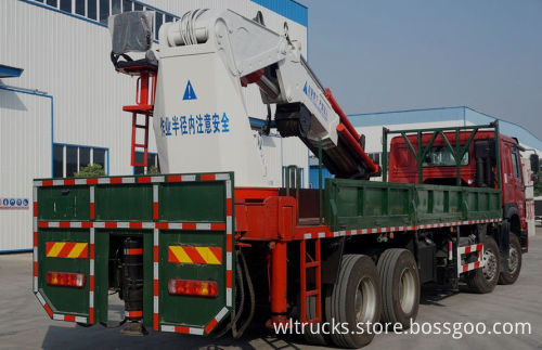 8*4 Sinotruk HOWO 30ton 40ton 50ton timber crane for sale