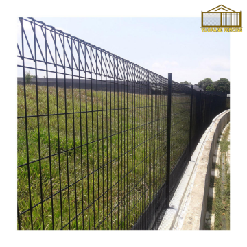 Modern Curvy Wire Mesh Fence Designs