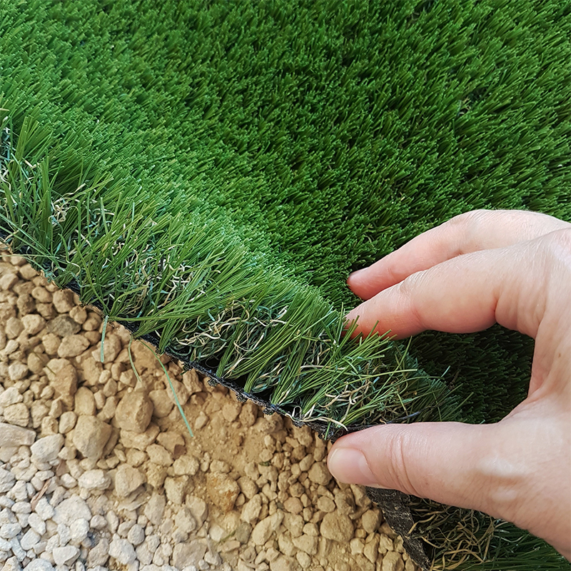 العشب الاصطناعي مقابل تحليل العشب الطبيعي