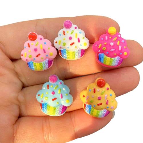 Vendita calda Flatback Cup Cake Resina Cabochon Casa delle bambole Giocattoli Scrapbook Making Home Decoration Charms Kids Hairpin Ornament