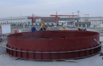 The steel ring of the tunnel gate