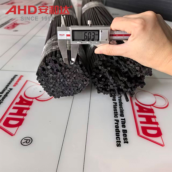 Стержень из ПОМ 6 мм, черный POM Rod 6mm Black