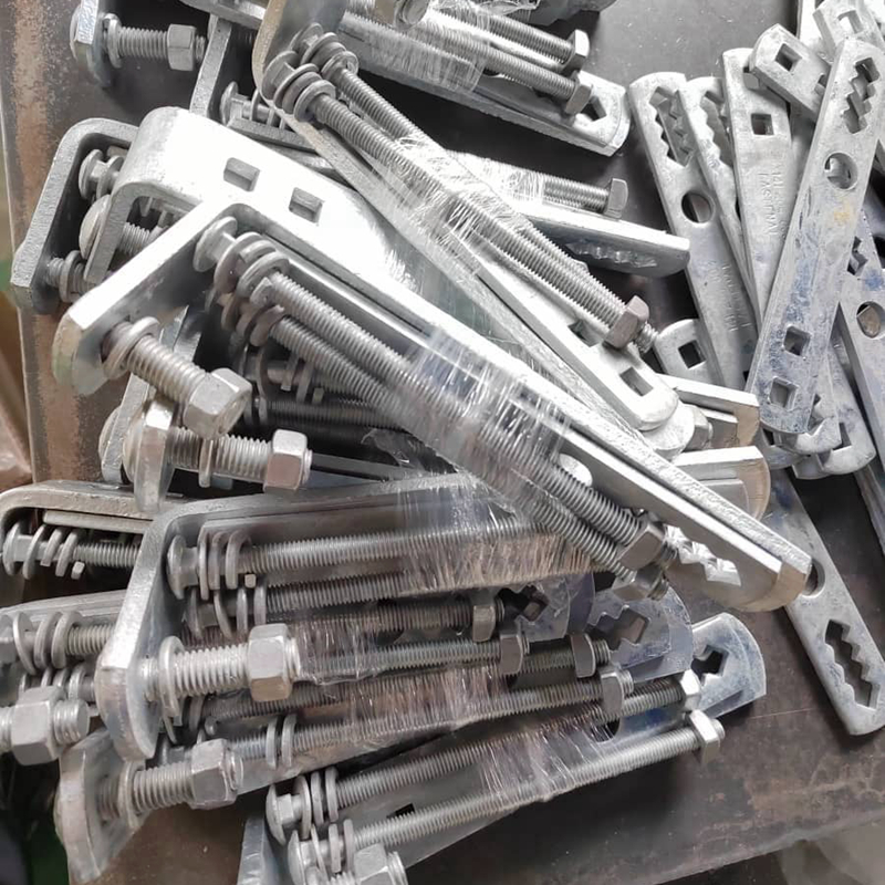 Kivágás és levezető konzol pánt alkatrész