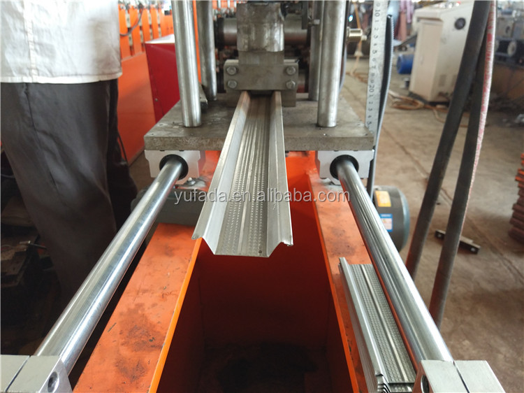 Omega hat roll forming machine