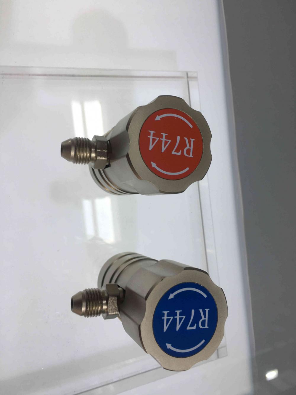 R744 QUICK COUPLER FOR REFRIGERANT CHARGING