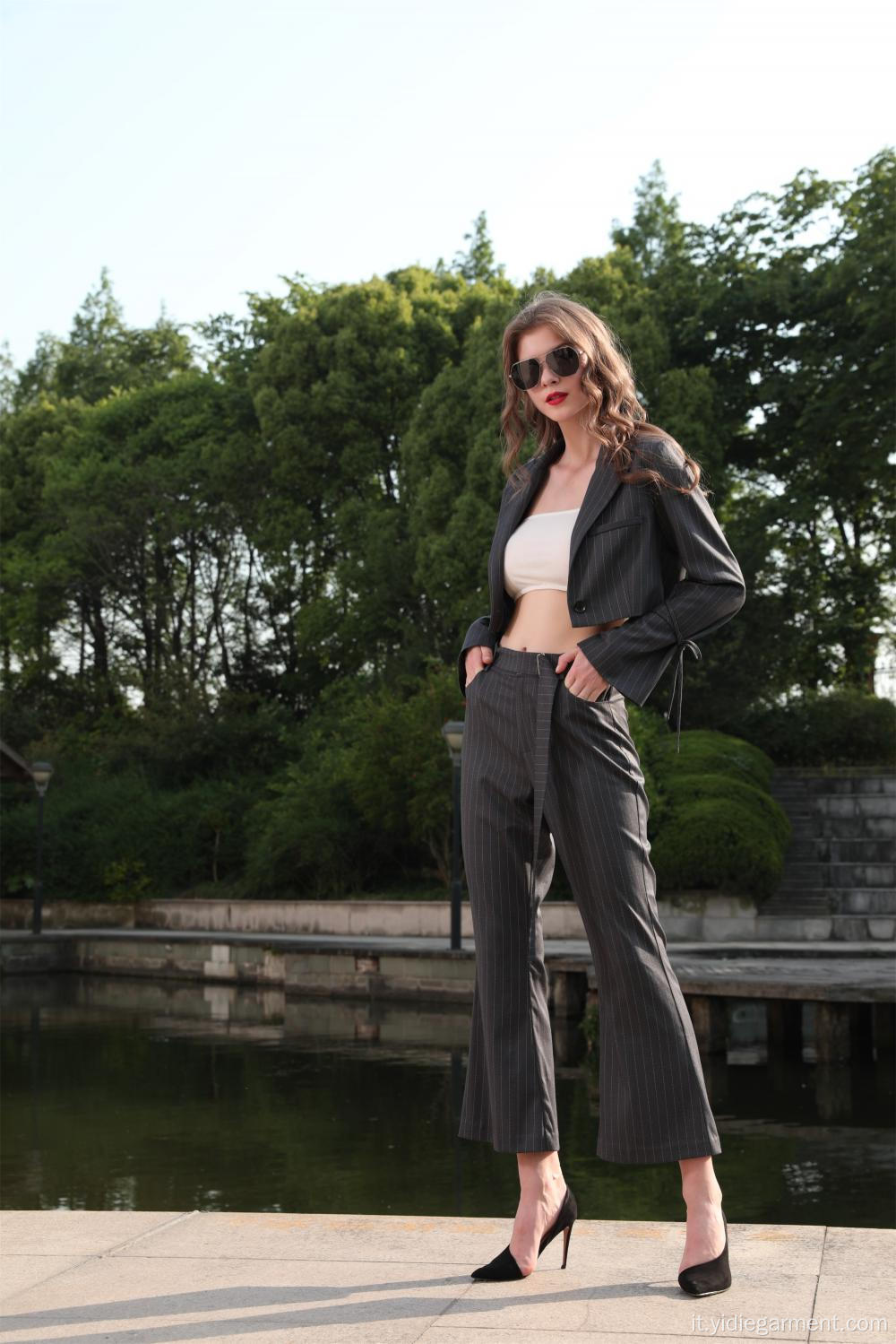 Blazer e pantaloni cropped a righe pin da donna